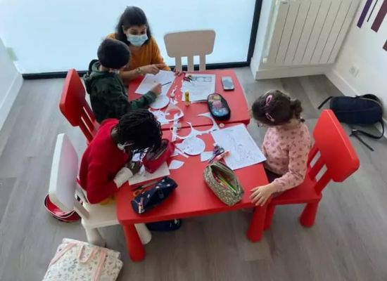 Bridge alumni, Suchismita, teaching young learners in France