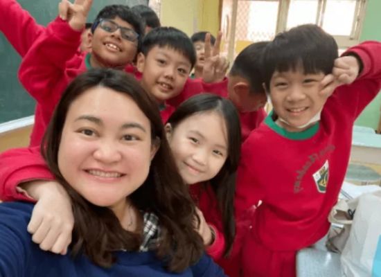 Bridge alum Shella, posing with her students in Taiwan.
