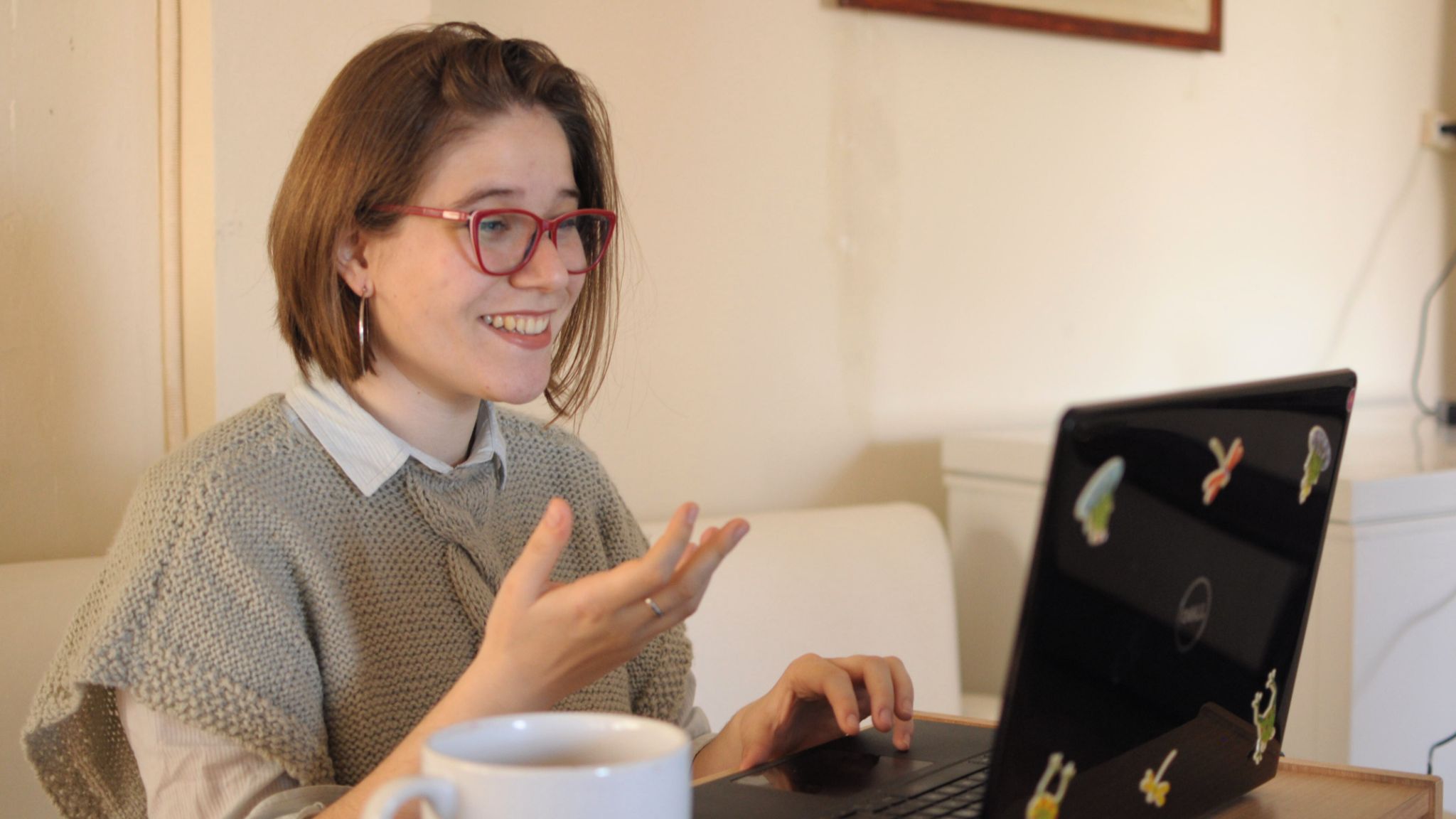 an online teacher teaching a class on her laptop