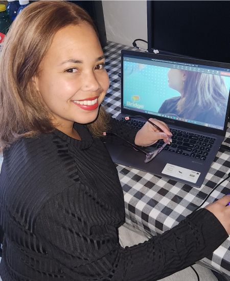 Bridge alum, Kaylynn, teaching Business English online
