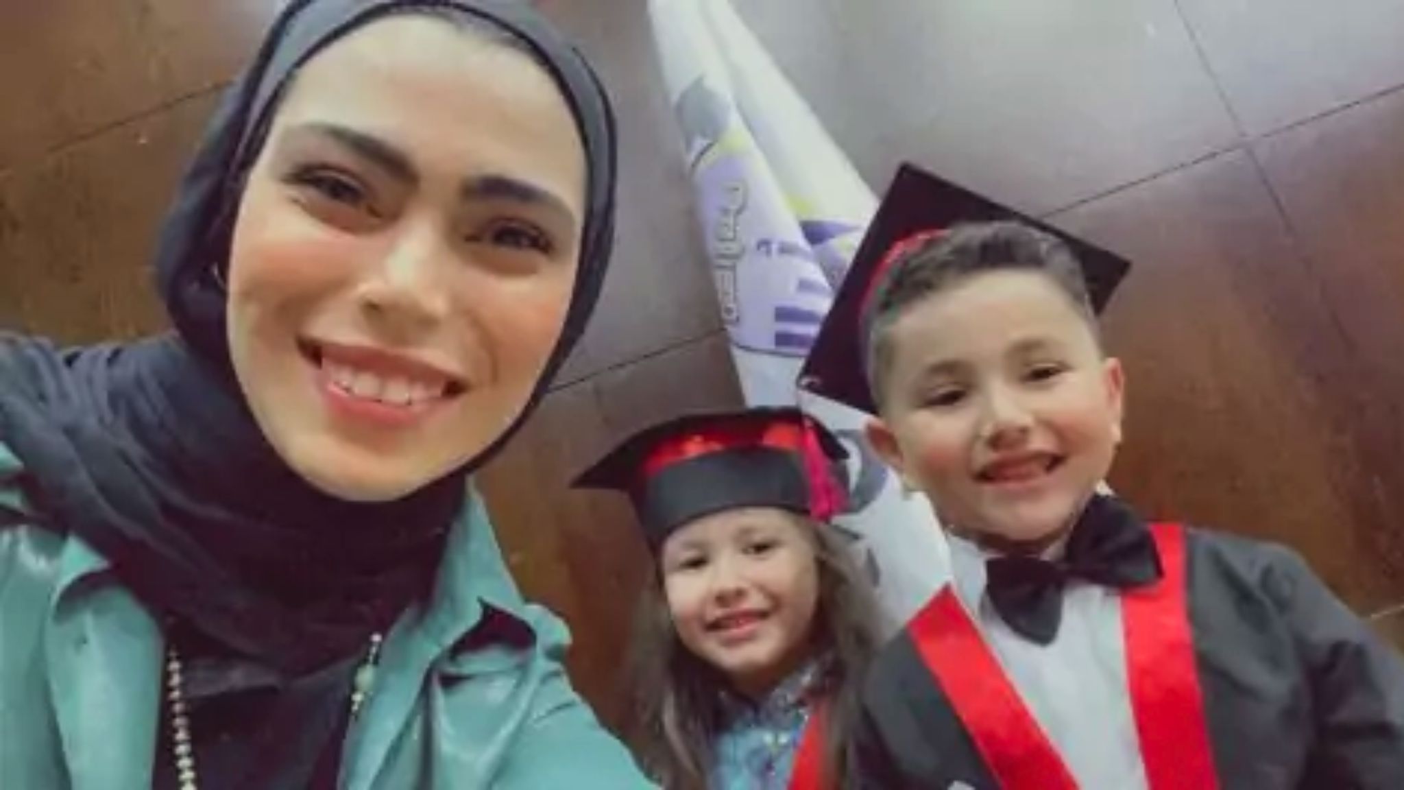 Bridge alum, Maiss, with her young students in Jordan.
