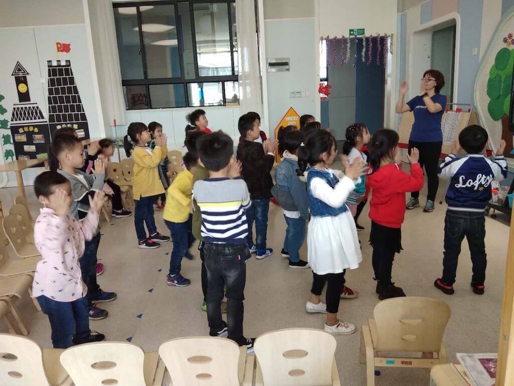 An image of an ESL teacher teaching kids English in China.